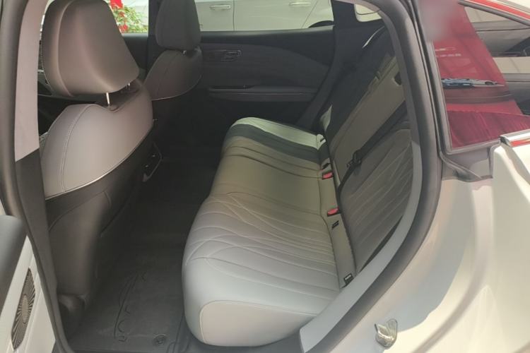 Used Geely Galaxy E8 2025 700 km Long-Range Intelligent Driving Version Left Rear Seat