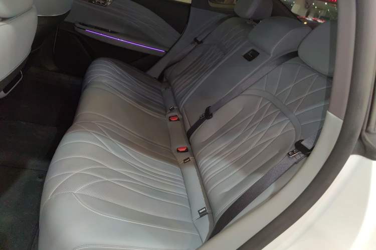 Used Geely Galaxy E8 2025 700 km Long-Range Intelligent Driving Version Left Rear Seat