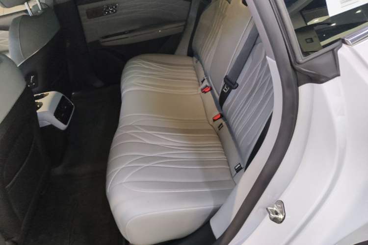 Used Geely Galaxy E8 2025 700 km Long-Range Intelligent Driving Version Left Rear Seat