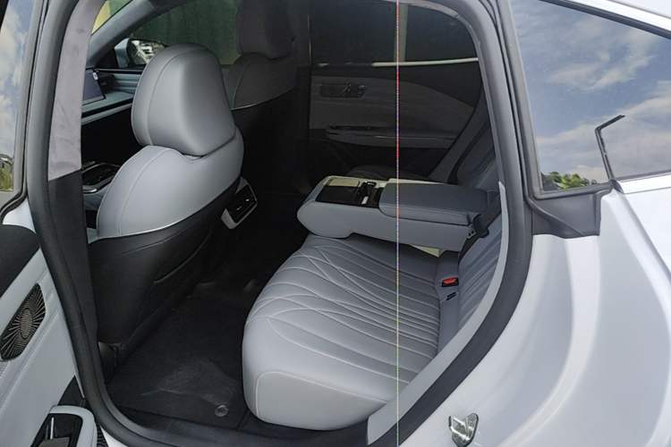 Used Geely Galaxy E8 2025 700 km Long-Range Intelligent Driving Version Left Rear Seat