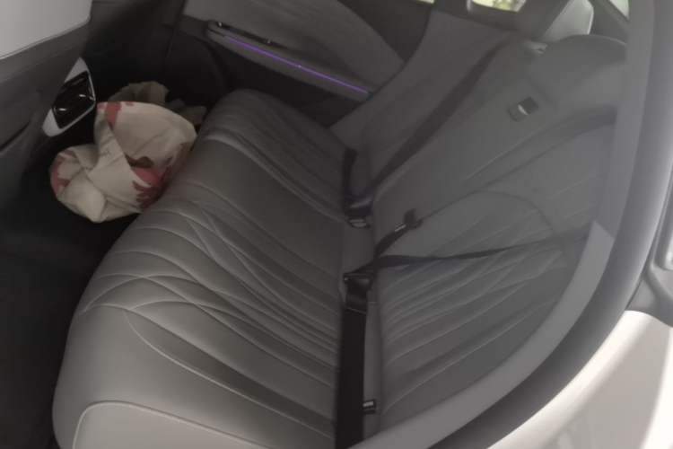 Used Geely Galaxy E8 2025 700 km Long-Range Intelligent Driving Version Left Rear Seat