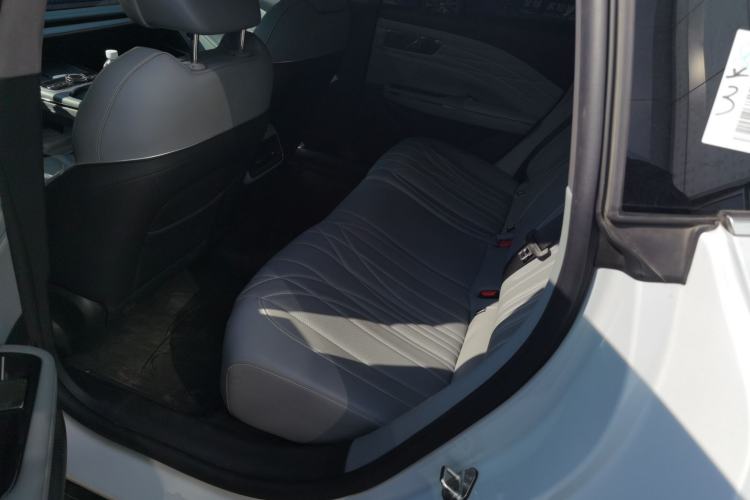 Used Geely Galaxy E8 2025 700 km Long-Range Intelligent Driving Version Left Rear Seat