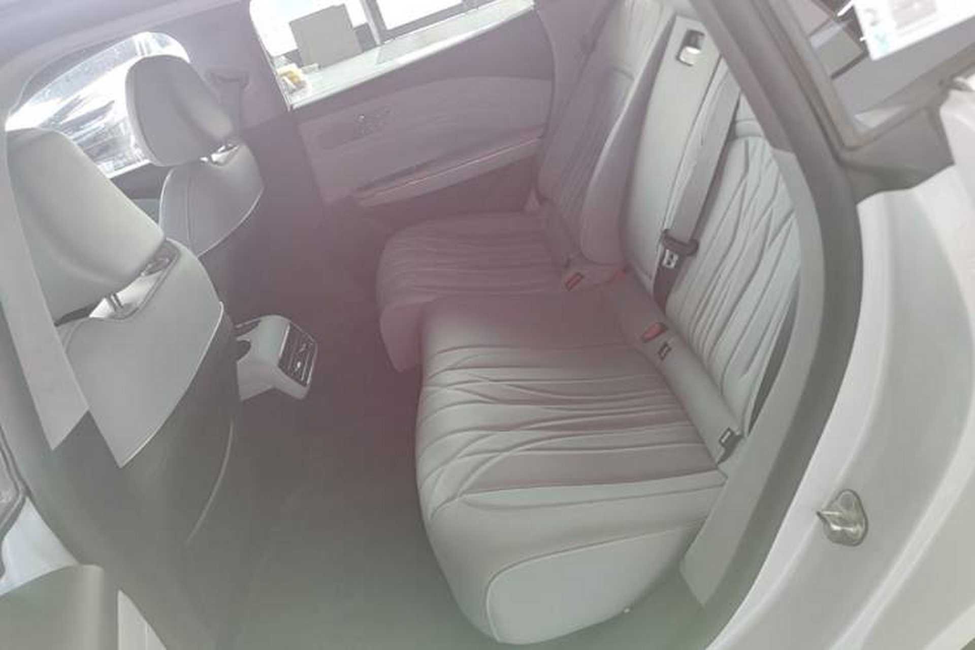 Used Geely Galaxy E8 2025 700 km Long-Range Intelligent Driving Version Left Rear Seat