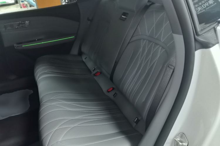 Used Geely Galaxy E8 2025 700 km Long-Range Intelligent Driving Version Left Rear Seat