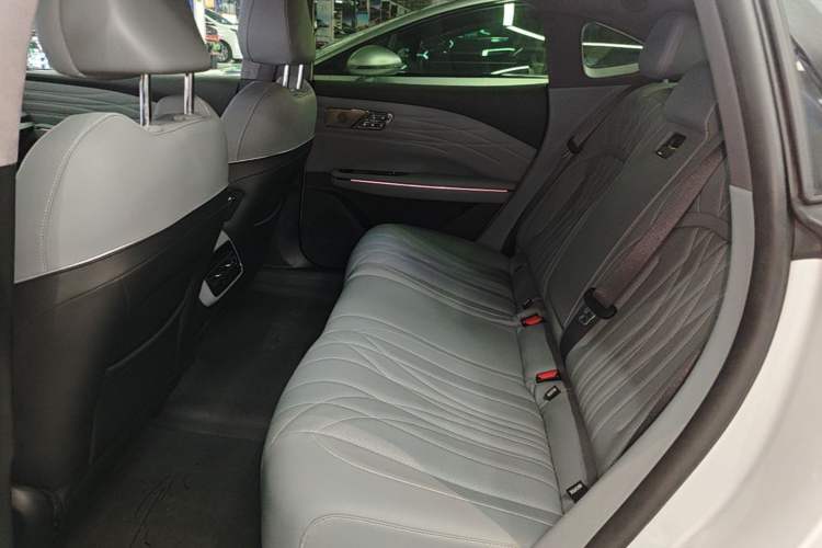 Used Geely Galaxy E8 2025 700 km Long-Range Intelligent Driving Version Left Rear Seat