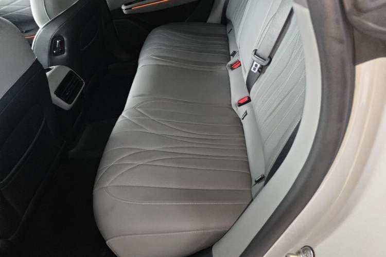 Used Geely Galaxy E8 2025 700 km Long-Range Intelligent Driving Version Left Rear Seat