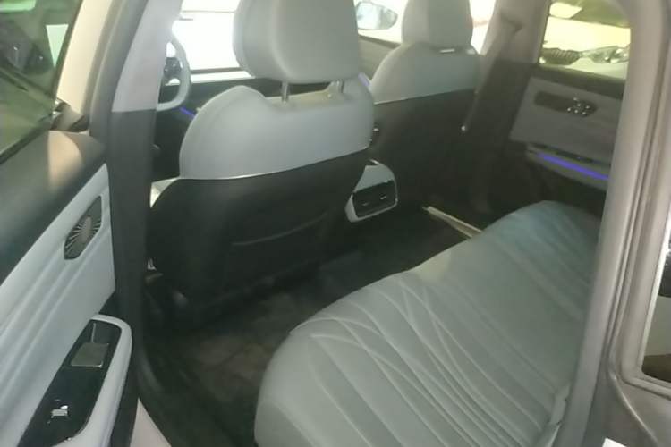 Used Geely Galaxy E8 2025 700 km Long-Range Intelligent Driving Version Left Rear Seat