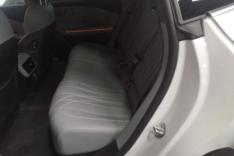 Used Geely Galaxy E8 2025 700 km Long-Range Intelligent Driving Version Left Rear Seat