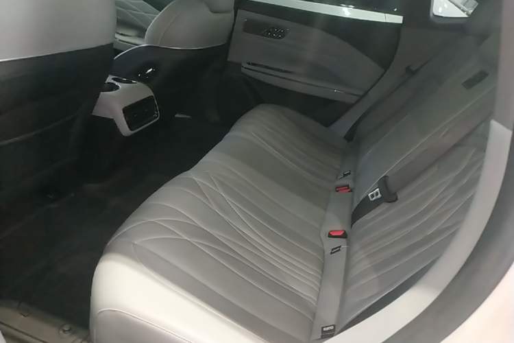 Used Geely Galaxy E8 2025 700 km Long-Range Intelligent Driving Version Left Rear Seat