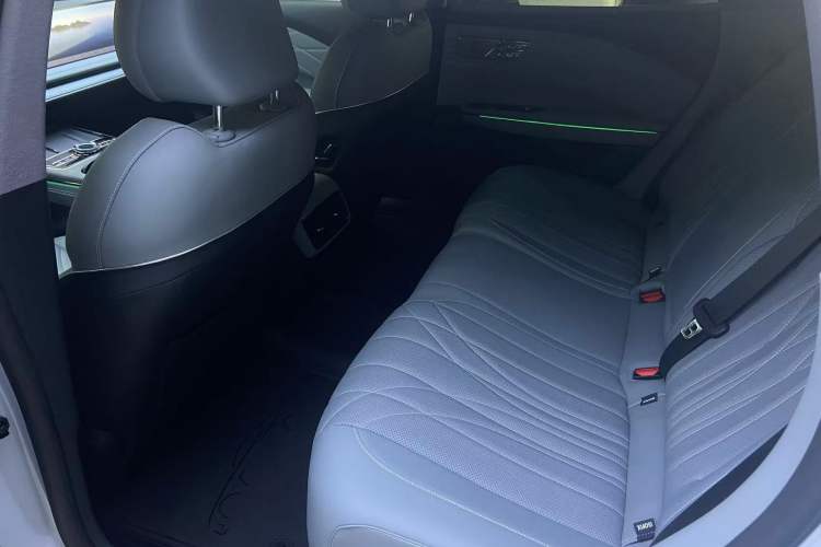 Used Geely Galaxy E8 2025 700 km Long-Range Intelligent Driving Version Left Rear Seat