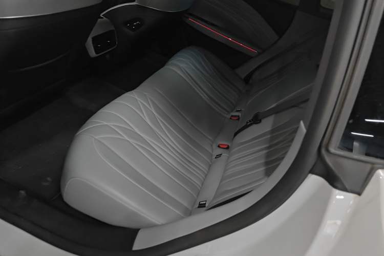 Used Geely Galaxy E8 2025 700 km Long-Range Intelligent Driving Version Left Rear Seat