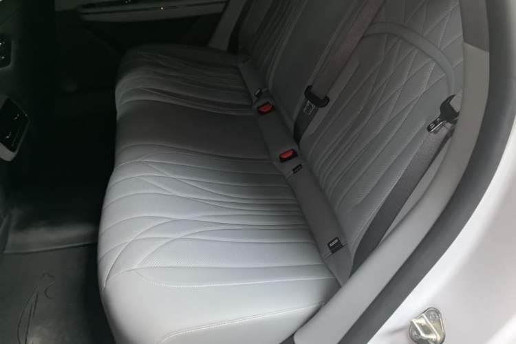 Used Geely Galaxy E8 2025 700 km Long-Range Intelligent Driving Version Left Rear Seat