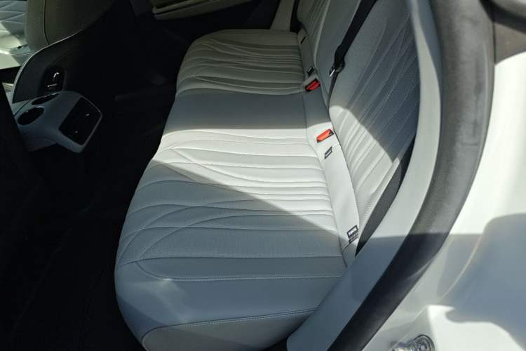 Used Geely Galaxy E8 2025 700 km Long-Range Intelligent Driving Version Left Rear Seat