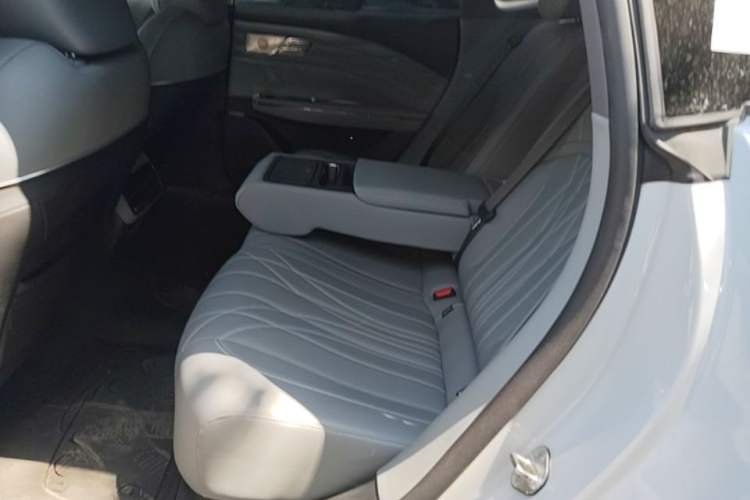 Used Geely Galaxy E8 2025 700 km Long-Range Intelligent Driving Version Left Rear Seat