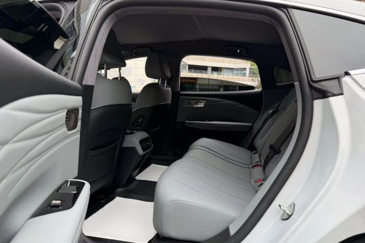 Used Geely Galaxy E8 2025 700 km Long-Range Intelligent Driving Version Left Rear Seat