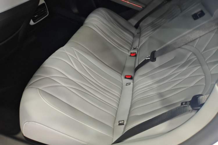 Used Geely Galaxy E8 2025 700 km Long-Range Intelligent Driving Version Left Rear Seat