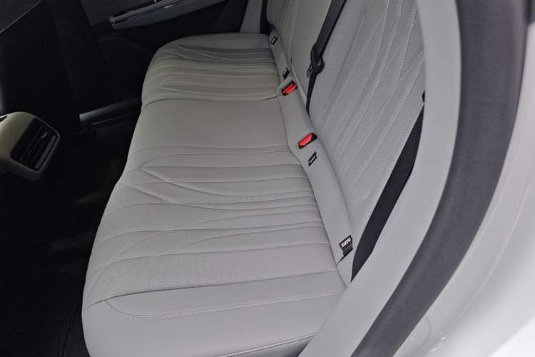 Used Geely Galaxy E8 2025 700 km Long-Range Intelligent Driving Version Left Rear Seat