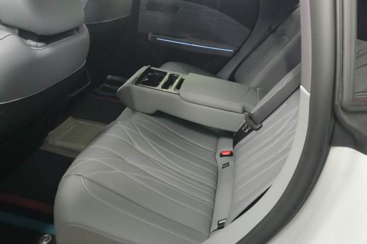 Used Geely Galaxy E8 2025 700 km Long-Range Intelligent Driving Version Left Rear Seat