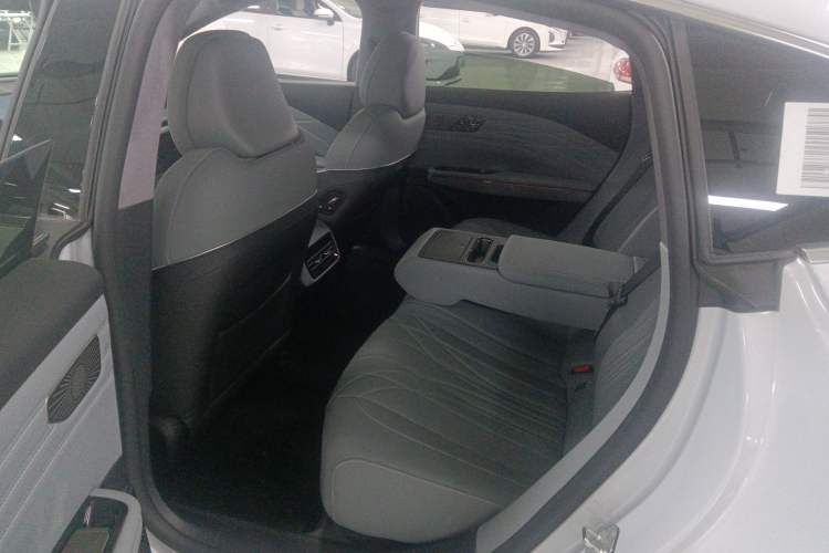 Used Geely Galaxy E8 2025 700 km Long-Range Intelligent Driving Version Left Rear Seat