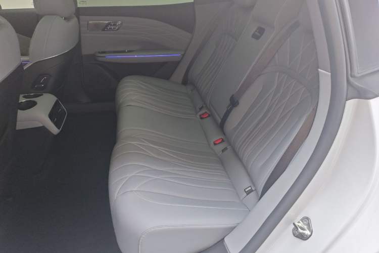 Used Geely Galaxy E8 2025 700 km Long-Range Intelligent Driving Version Left Rear Seat