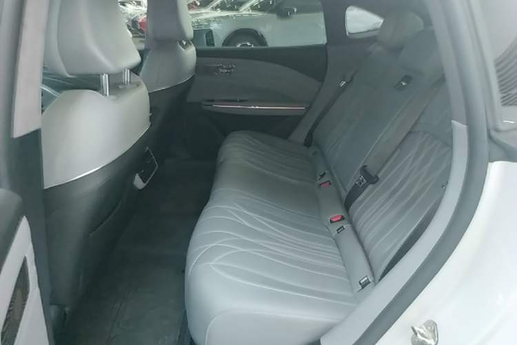 Used Geely Galaxy E8 2025 700 km Long-Range Intelligent Driving Version Left Rear Seat