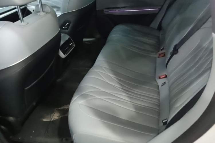 Used Geely Galaxy E8 2025 700 km Long-Range Intelligent Driving Version Left Rear Seat
