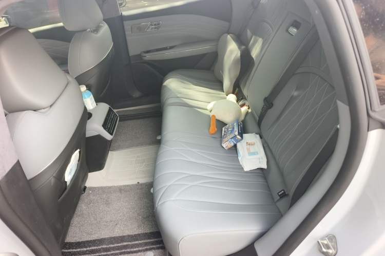 Used Geely Galaxy E8 2025 700 km Long-Range Intelligent Driving Version Left Rear Seat