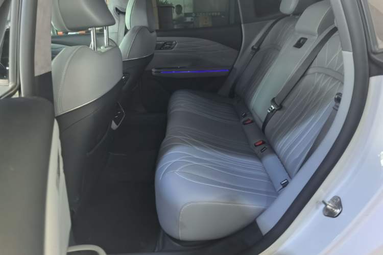 Used Geely Galaxy E8 2025 700 km Long-Range Intelligent Driving Version Left Rear Seat