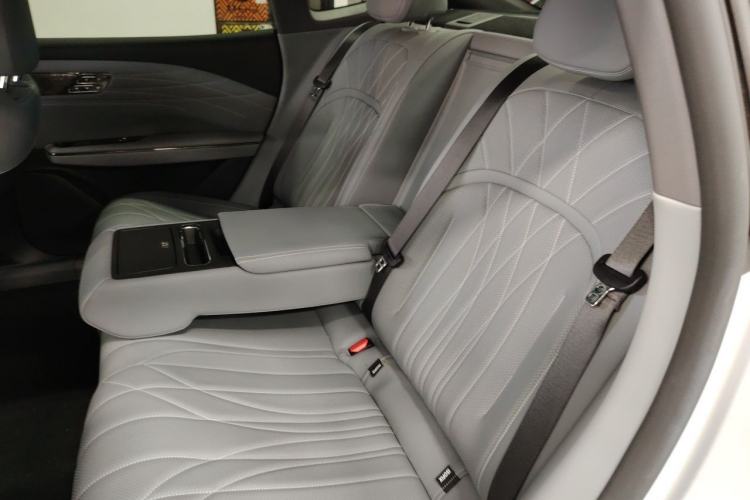 Used Geely Galaxy E8 2025 700 km Long-Range Intelligent Driving Version Left Rear Seat