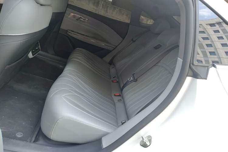 Used Geely Galaxy E8 2025 700 km Long-Range Intelligent Driving Version Left Rear Seat