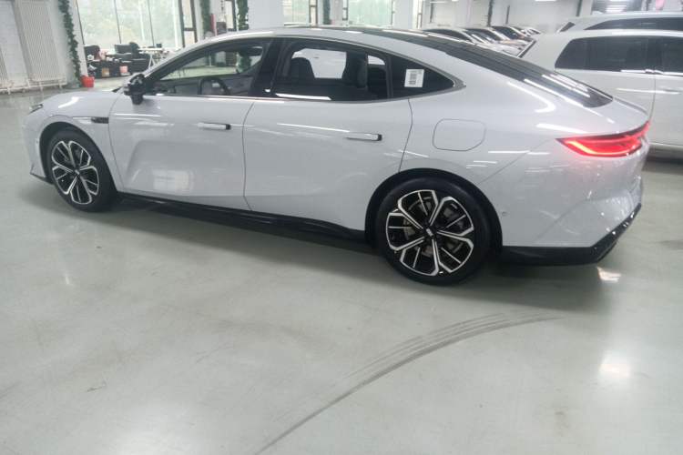 Used Geely Galaxy E8 2025 700 km Long-Range Intelligent Driving Version Left Side