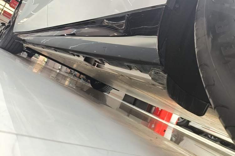 Used Geely Galaxy E8 2025 700 km Long-Range Intelligent Driving Version Left Side Sill