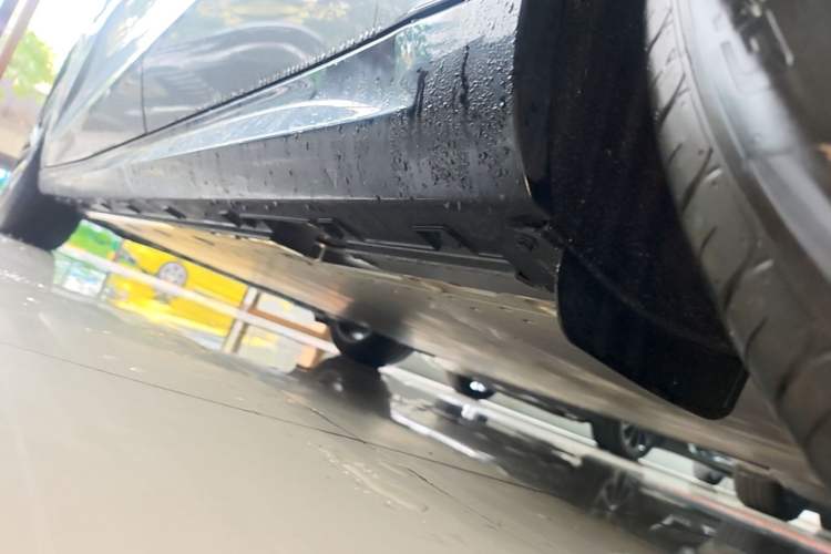 Used Geely Galaxy E8 2025 Model—610km Prestige Version Left Side Sill
