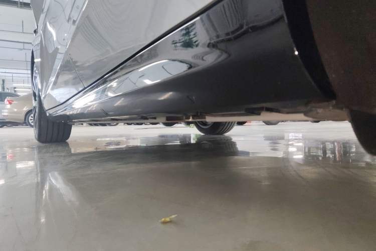 Used Geely Galaxy E8 2025 700 km Long-Range Intelligent Driving Version Left Side Sill