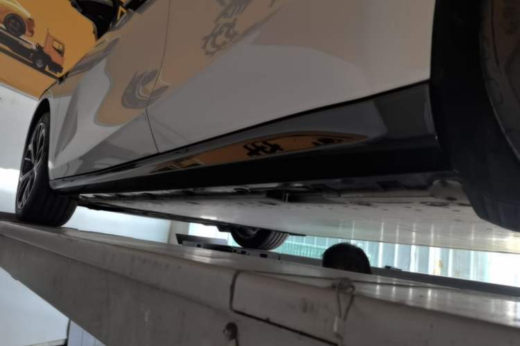 Used Geely Galaxy E8 2025 700 km Long-Range Intelligent Driving Version Left Side Sill