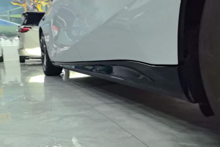 Used Geely Galaxy E8 2025 700 km Long-Range Intelligent Driving Version Left Side Sill