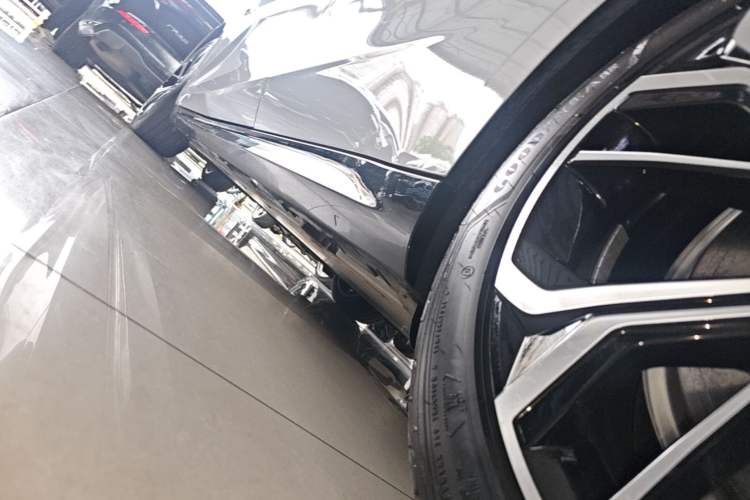 Used Geely Galaxy E8 2025 700 km Long-Range Intelligent Driving Version Left Side Sill