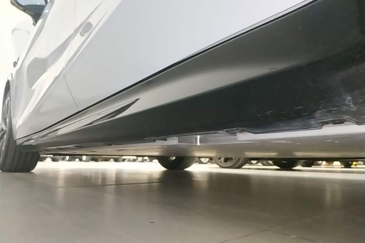 Used Geely Galaxy E8 2025 700 km Long-Range Intelligent Driving Version Left Side Sill