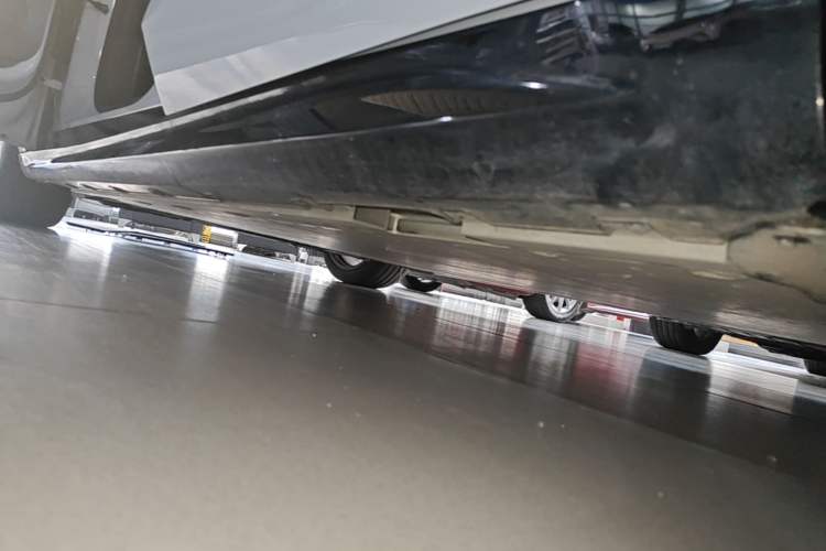 Used Geely Galaxy E8 2025 700 km Long-Range Intelligent Driving Version Left Side Sill
