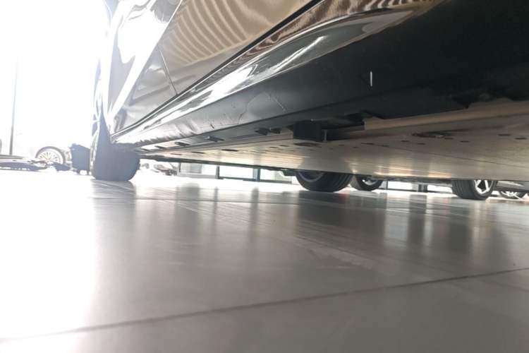 Used Geely Galaxy E8 2025 700 km Long-Range Intelligent Driving Version Left Side Sill