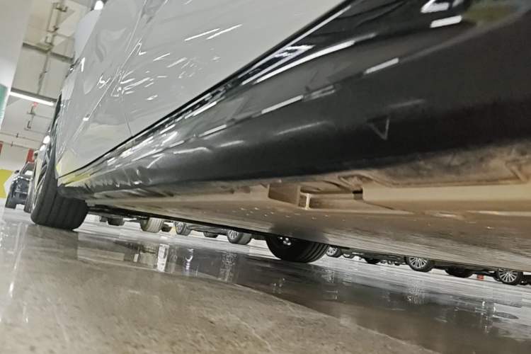 Used Geely Galaxy E8 2025 700 km Long-Range Intelligent Driving Version Left Side Sill