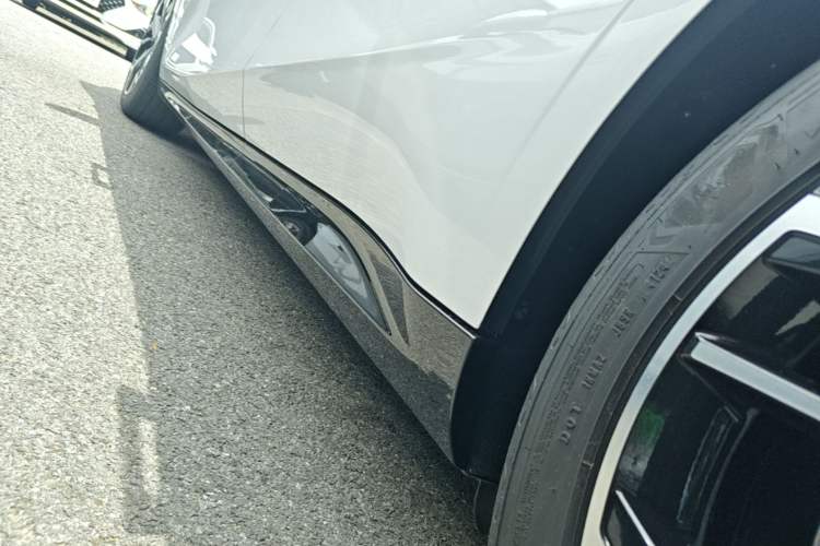 Used Geely Galaxy E8 2025 700 km Long-Range Intelligent Driving Version Left Side Sill