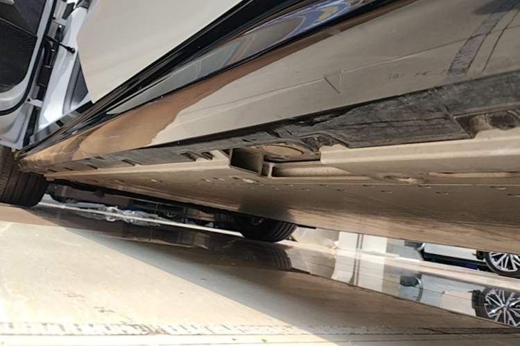 Used Geely Galaxy E8 2025 700 km Long-Range Intelligent Driving Version Left Side Sill