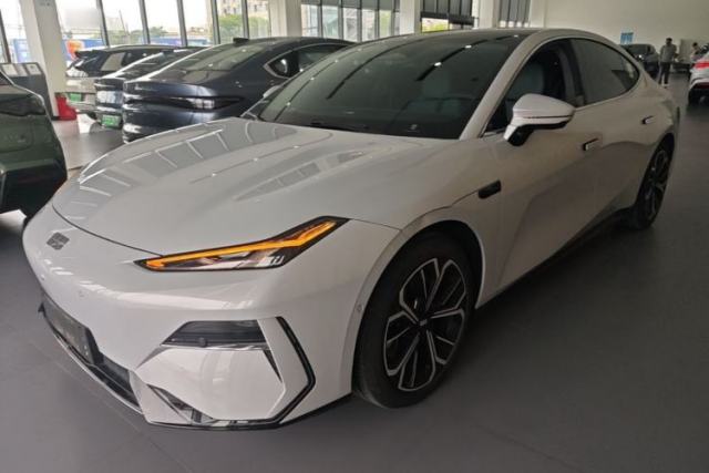 Used Geely Galaxy E8 2025 700 km Long-Range Intelligent Driving Version