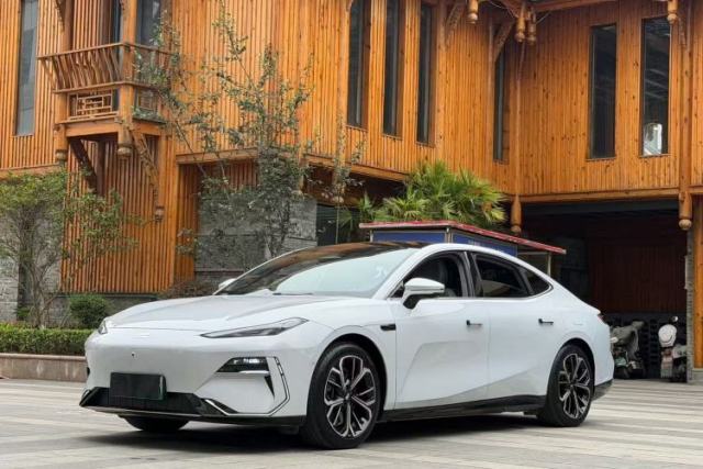 Used Geely Galaxy E8 2025 700 km Long-Range Intelligent Driving Version