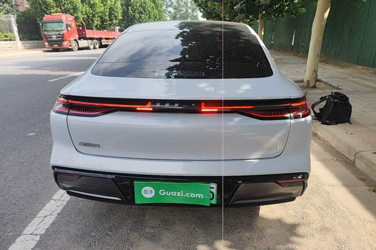 Used Geely Galaxy E8 2025 700 km Long-Range Intelligent Driving Version Rear