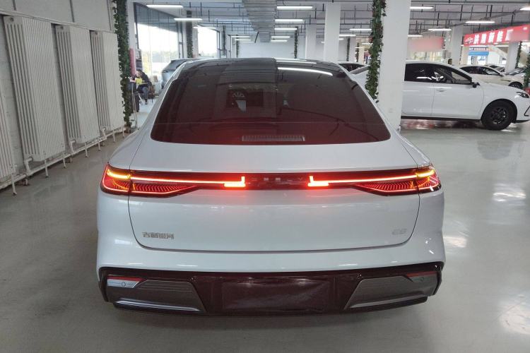 Used Geely Galaxy E8 2025 700 km Long-Range Intelligent Driving Version Rear