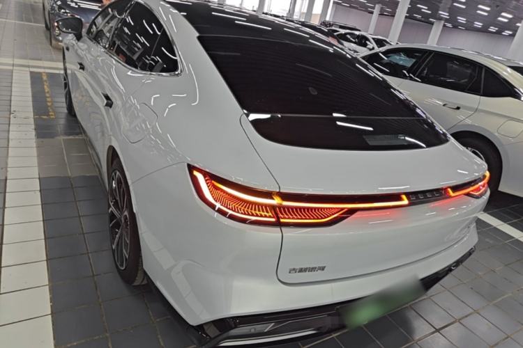 Used Geely Galaxy E8 2025 700 km Long-Range Intelligent Driving Version Rear