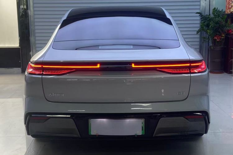 Used Geely Galaxy E8 2025 700 km Long-Range Intelligent Driving Version Rear