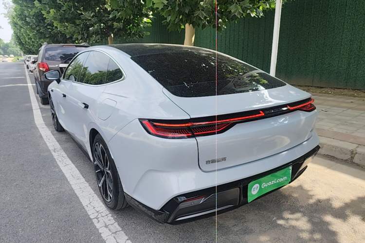 Used Geely Galaxy E8 2025 700 km Long-Range Intelligent Driving Version Rear Left 45 Deg